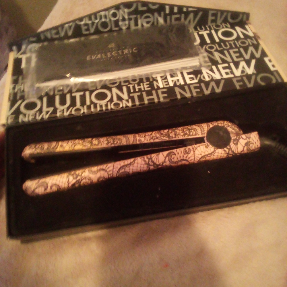 Evalectric Lace Pattern Hair Straightener